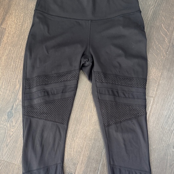 Women’s Lululemon Black Mesh Panel Leggings Size 8 Wonder Under inseam 28 - Picture 7 of 9